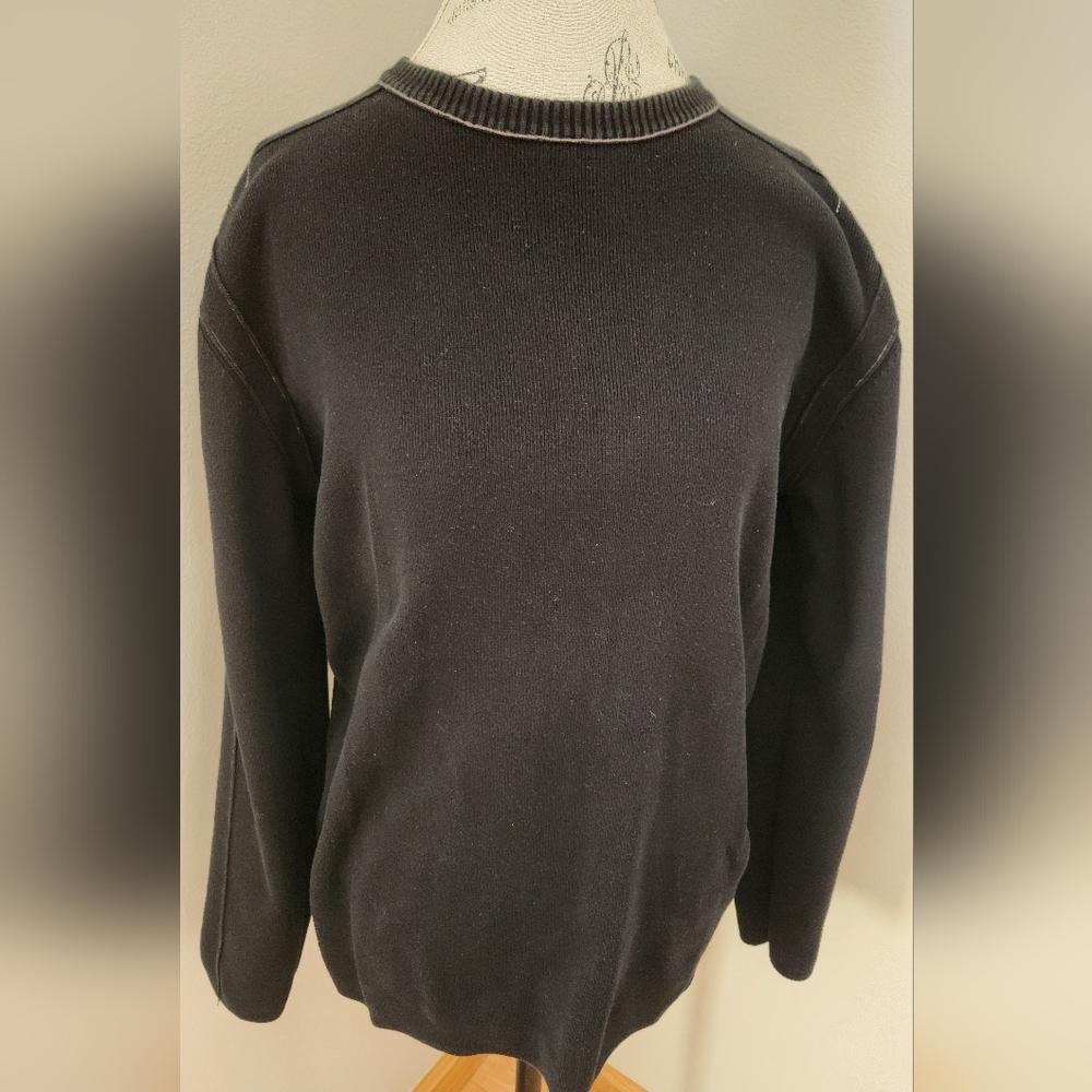 ESPRIT men's crew black neck sweater with contrasting wht thread in size L